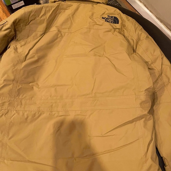 North Face Tan McMurdo Parka. Size L - Picture 3 of 8